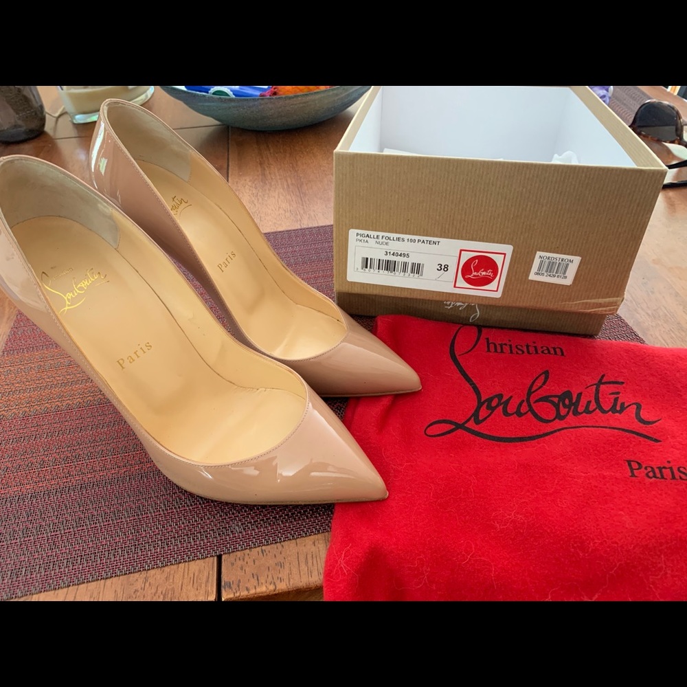 Christian Louboutin’s size 100mm nude follies